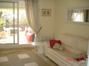 Luxury One-Bedroom waterfront Apartment with the Sea View